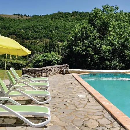 بيت للعطل Awesome In With 2 Bedrooms And Outdoor Swimming Pool *
