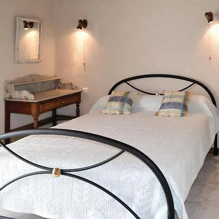 Awesome In With 2 Bedrooms And Outdoor Swimming Pool