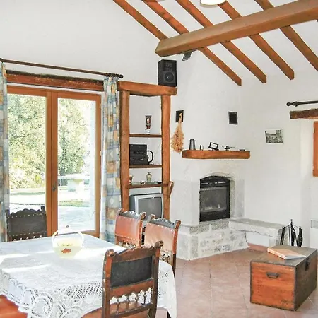 Awesome In With 2 Bedrooms And Outdoor Swimming Pool Cadrieu